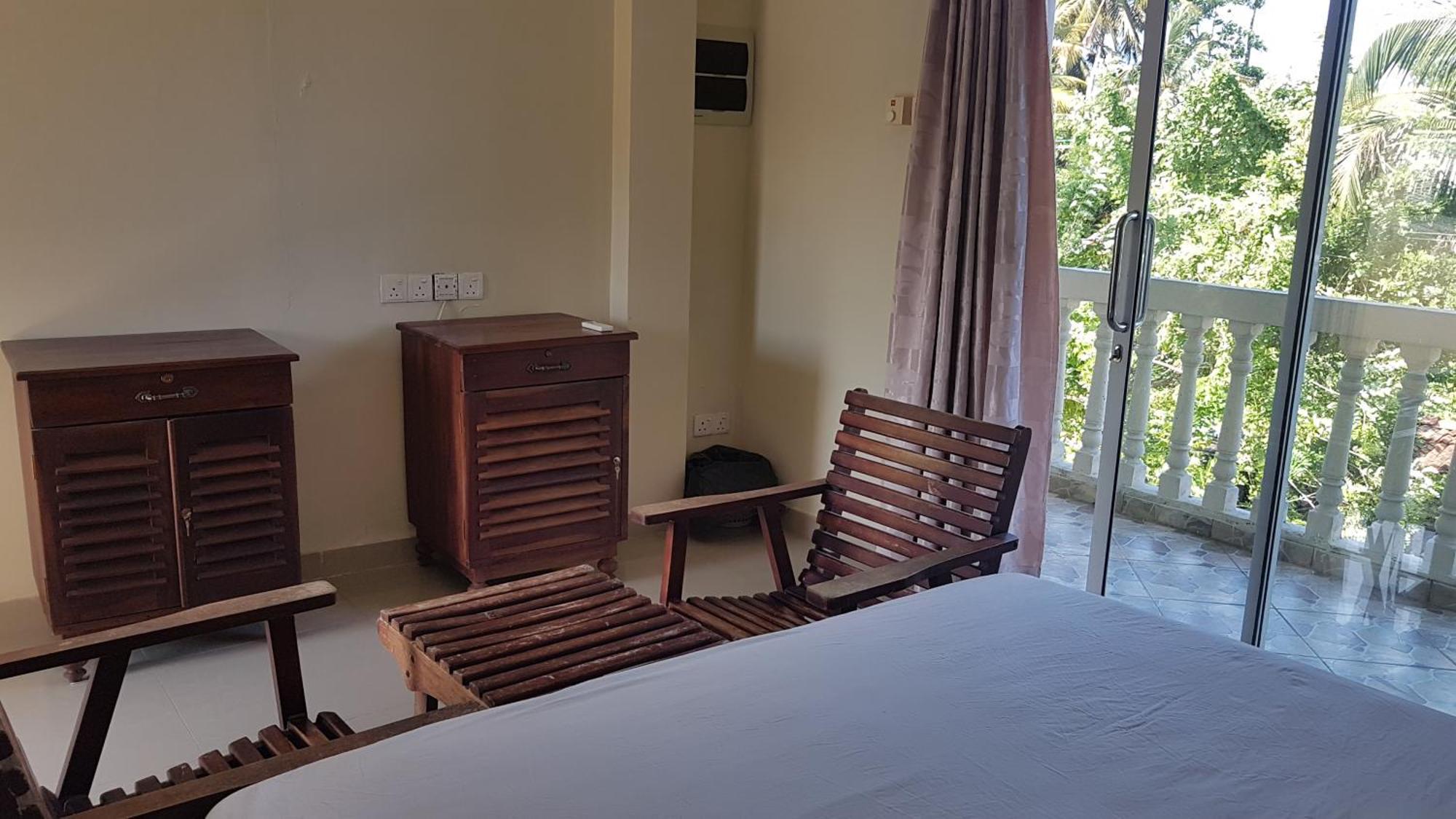 Pinki Nest Hotel Mirissa Buitenkant foto